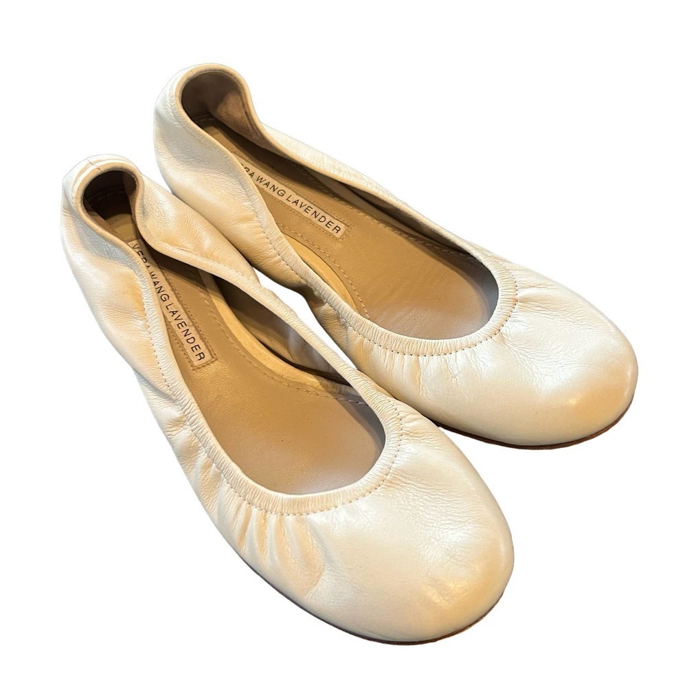 Vera Wang Lavender line size 6.5 cream leather scrunch ballet flats round toe
